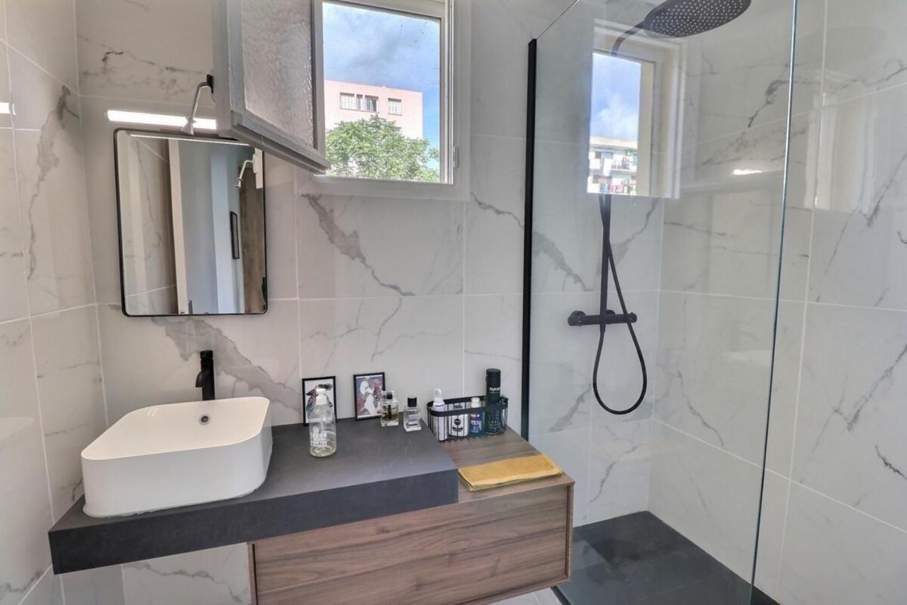 Apartment T2 Avec Balcon - Parking, Ac, Wifi